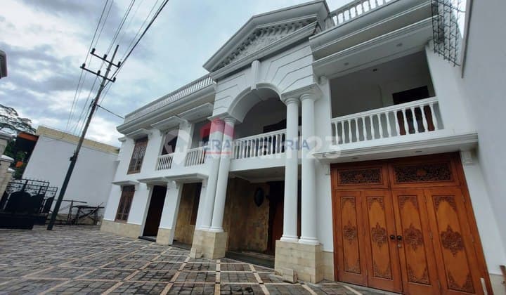 Gedung Siap Pakai Layout Luas Cocok untuk Kantor Klinik Working Space