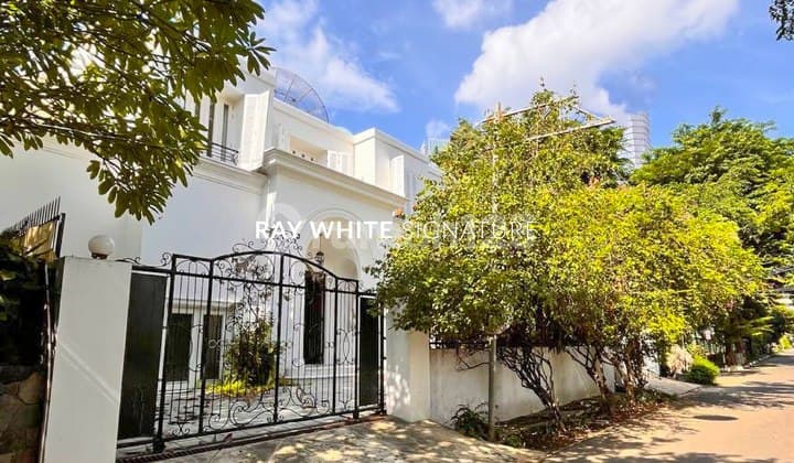 Rumah Mewah Lokasi Prime di Jl. Karang Asem III, Mega Kuningan