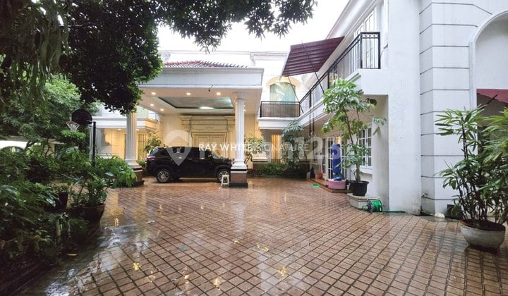 Rumah Mewah 2 Kavling Lokasi Elite di Mega Kuningan, Jakarta Selatan