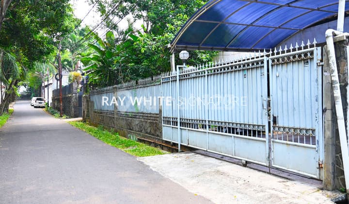 Dijual Rumah Strategis Nyaman di Senayan, Jl. Terusan Hang lekir V