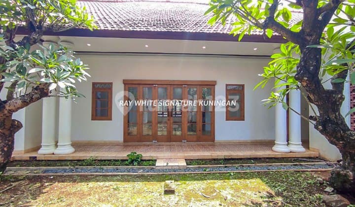 Old House with Natural Lighting in Premium Wijaya Location