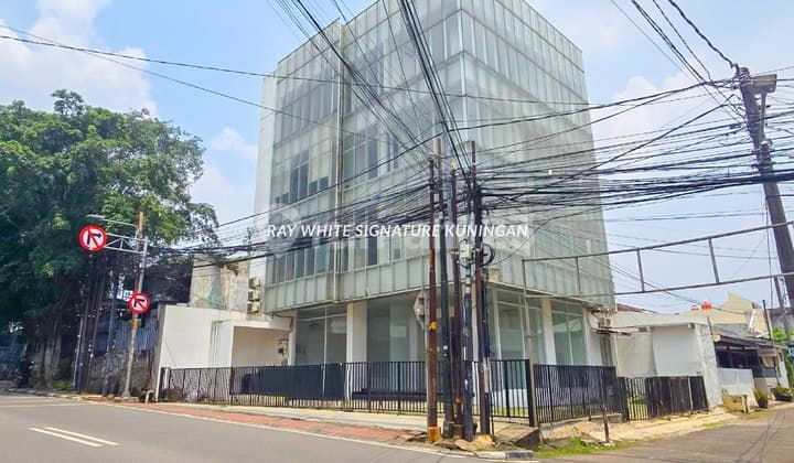 4-Story Building Ready for Use on Main Road in Bintaro Area - Suitable for Office & Business!