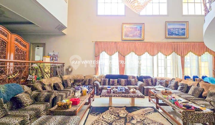 Rumah Classic Mewah dan Tenang didalam komplek di Mega Kuningan