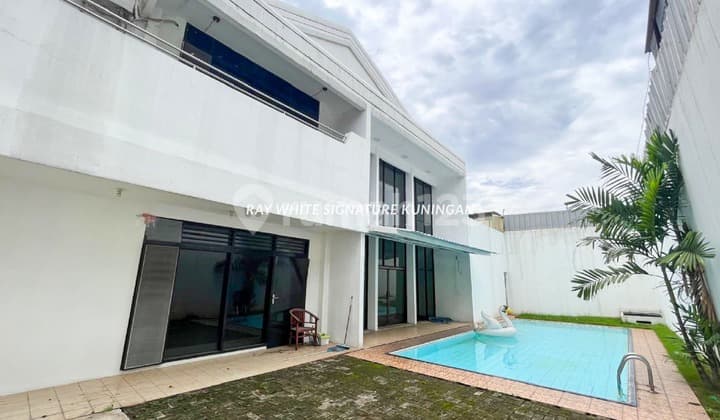 Dijual Rumah Kemang Jl Bangka 2 Lantai di Kawasan Elite Swimming Pool