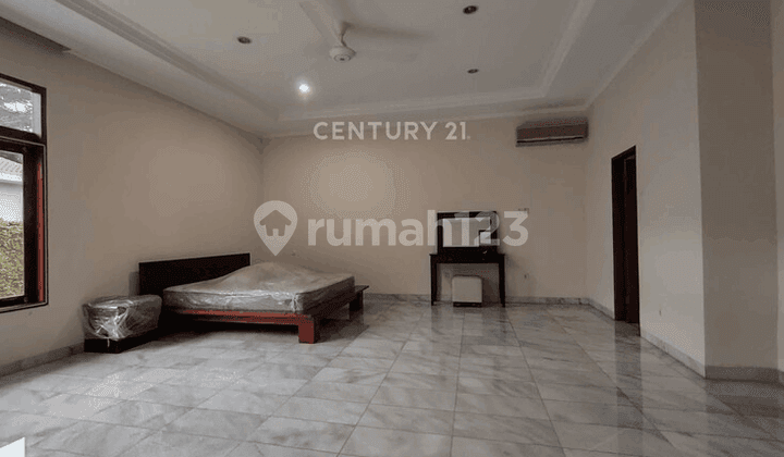 Rumah Mewah 2 Lantai Hadap Barat Area TB Simatupang JakSel