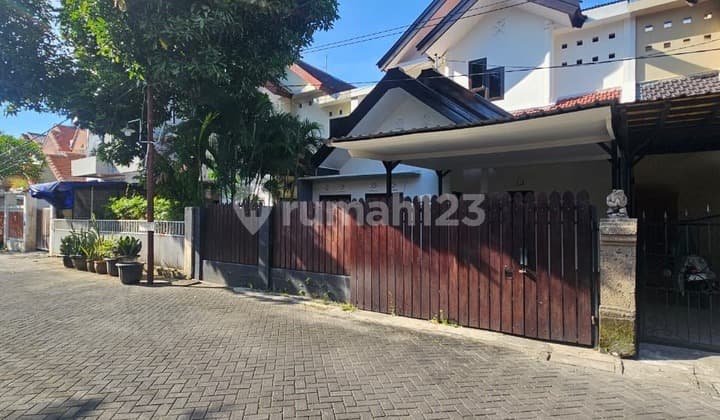 Di jual rumah lantai 2 Lokasi di mertanadi dekat seminyak kuta badung bali
