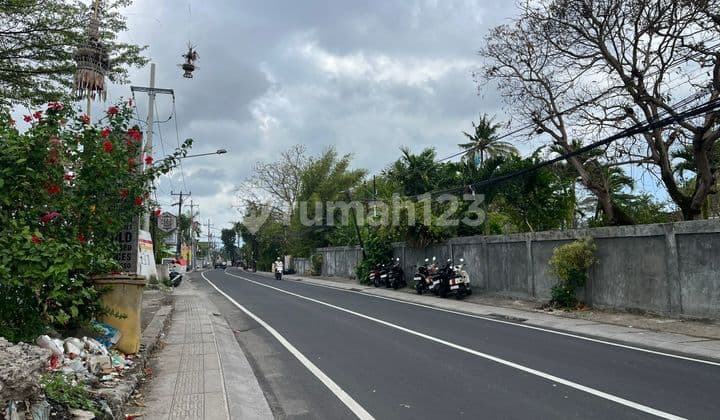 FOR SALE Land located in an elite, quiet neighborhood on Jl. Bumbak, Kerobokan, Badung.