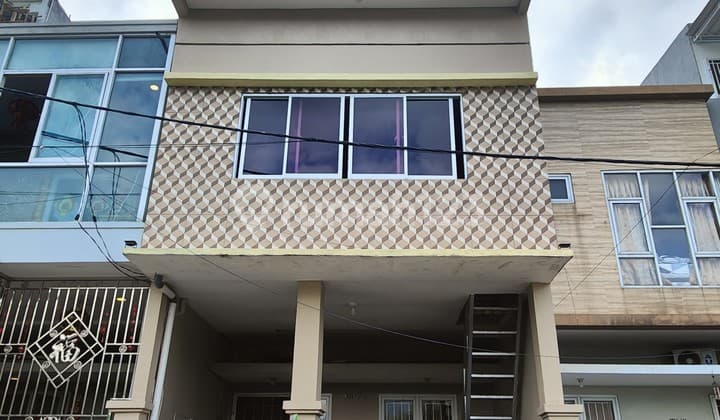 Rumah bagus rapih siap huni di Taman Surya 5, 0018 Erd