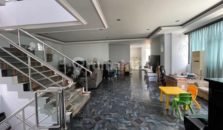 Rumah mewah ukuran besar di Tambora Jakarta Barat, 038DinKim