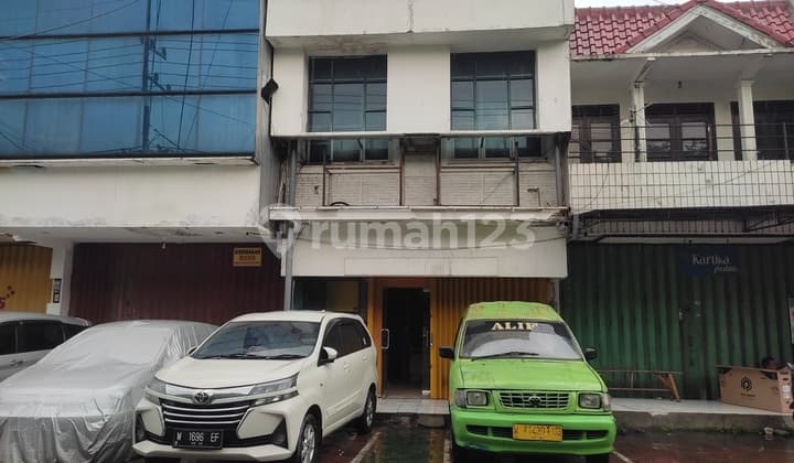 Dijual Ruko 2 Lantai Eks bank Kondisi Bagus, Strategis di Jalan Gubernur Suryo, Gresik