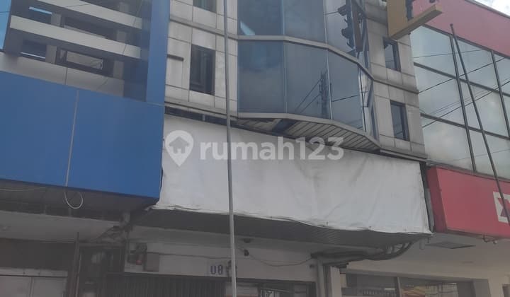 Ruko 2 Lantai Bekas Bank di Salatiga, Strategis