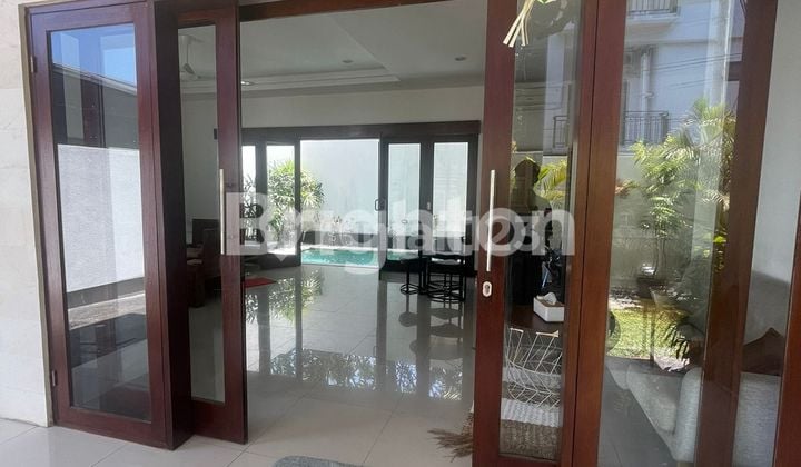 VILLA ASRI DI RENON SANGAT SEJUK KARENA DEKAT KE PANTAI SANUR