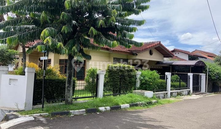 Rumah Hook Nyaman & Luas di Gegerkalong Bandung