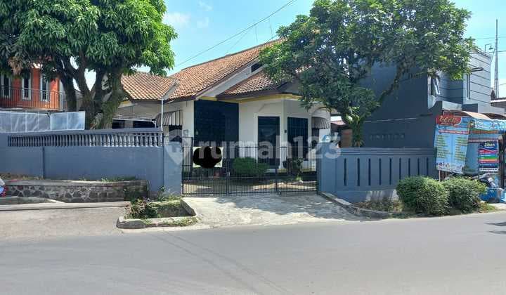 Dijual Rumah Hook + 2 Kios, Hanya 4 Menit Ke Alun-alun Kota Cimahi