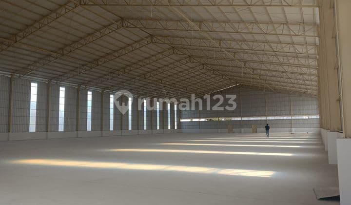 Industrial Warehouse for Rent in Cikarang - Height 15 M, Floor Load 5 Ton/M², 40 Ft Container Access