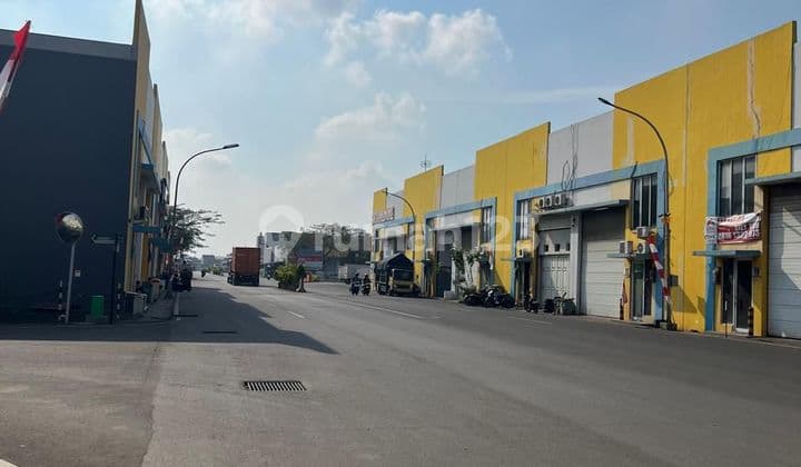 For Sale: Strategic Area Industrial Warehouse on Jl Raya Cakung