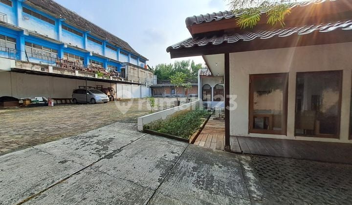 Business Property Rental in East Kemang - Land Area 1,599 m² - High Power Capacity