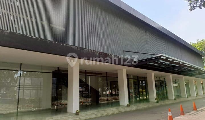 Disewakan Tempat Usaha Strategis Gambir Jakarta Pusat - Cocok Showroom Otomotif