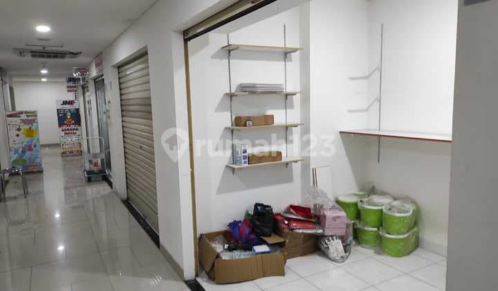 FOR SALE: BOOTH IN APARTMENT, SUITABLE FOR BUSINESS