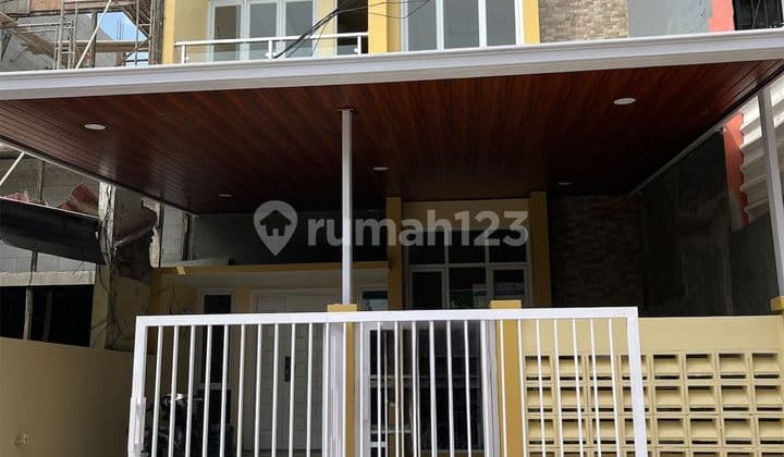 Rumah 2 Lantai Bagus di Permata Harapan Baru, Bekasi