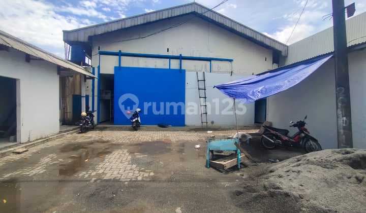 Tidy Warehouse on the Main Road of Kranji