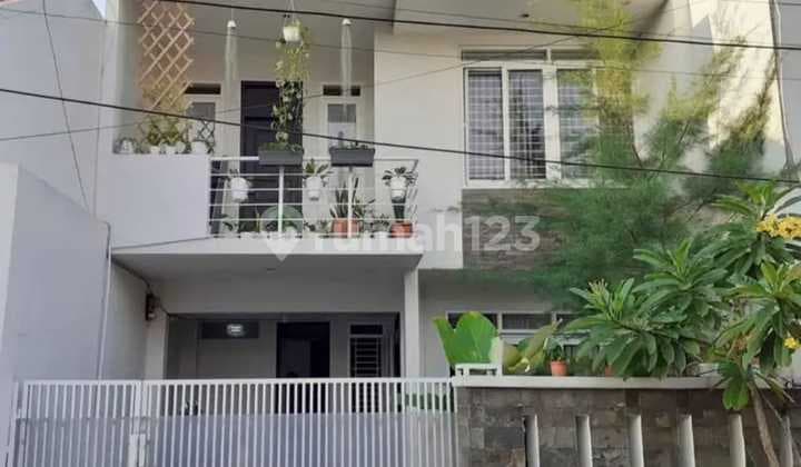 Rumah 2 Lt Cakep Shm Di Komplek Abadi, Jakarta Timur