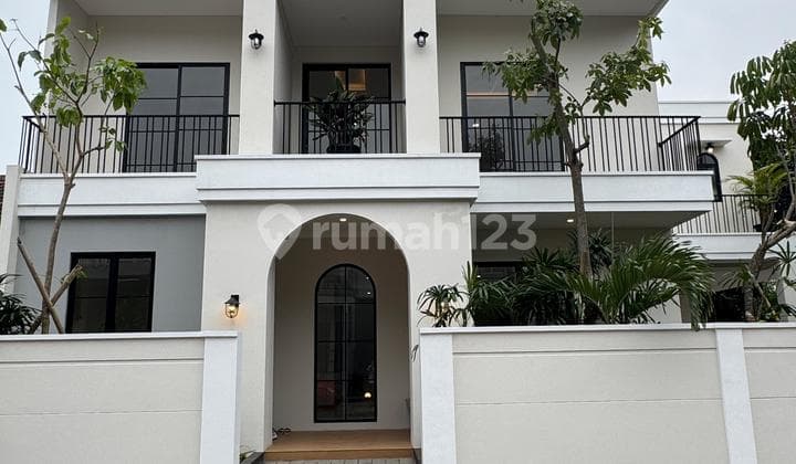 Rumah Baru Estetik Posisi Hook di Kencana Loka BSD