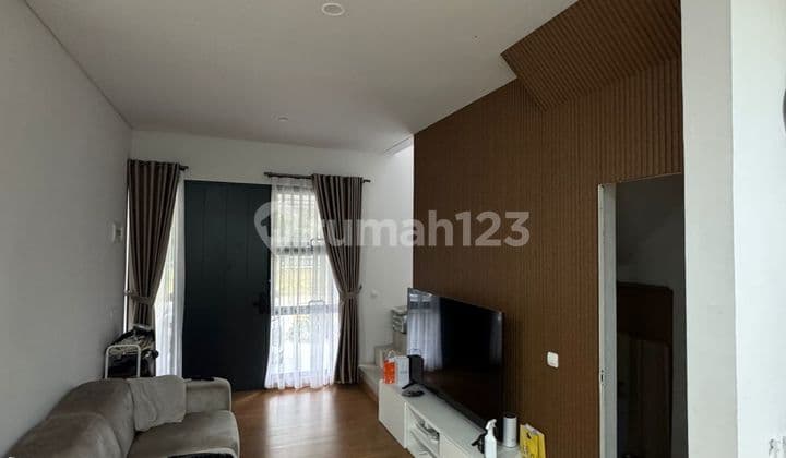 Rumah 4 KM Furnished 7X13 Hadap Selatan di Cluster Yuthica BSD