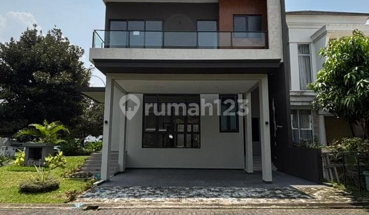 Rumah Baru Lantai Marmer Bangunan Mandiri di Greenwich, BSD City