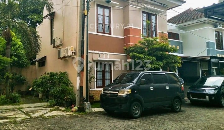 Rumah 2Lt Dalam Perumahan Onegate Selatan Amplaz Mall Ambarukmo
