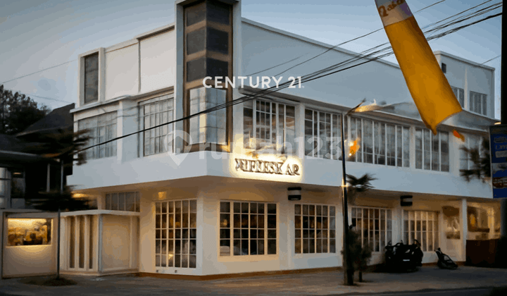 Hunian dan Ruang Usaha Pinggir Jalan Raya di Maguwoharjo