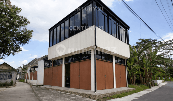 Ruko Hook 2 Floors for Residence and Business in Berbah Near Yapemda Vocational School