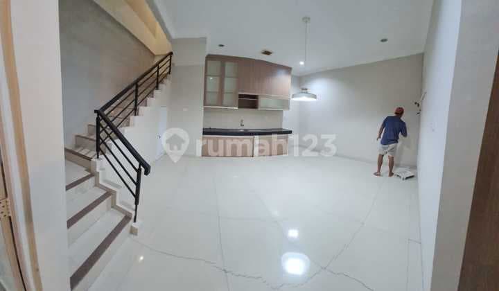 Di jual Rumah Metro Permata 2 2,5 Lantai