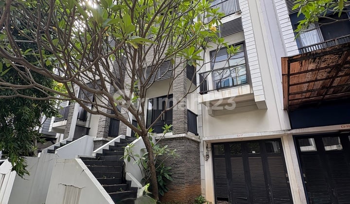 Rumah 3 Lantai Strategis di Cluster Bonavista Lebak Bulus, Jakarta Selatan