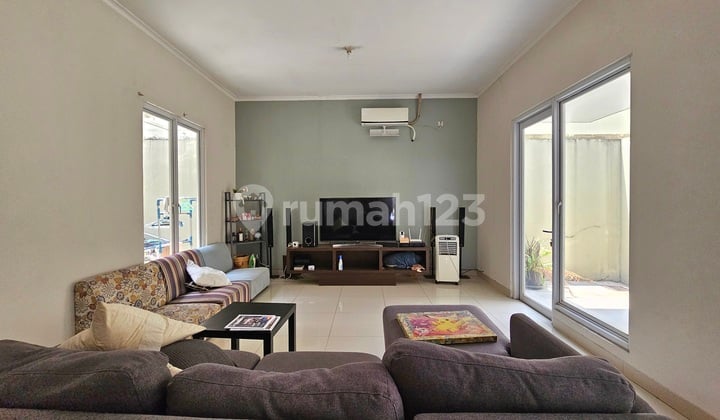 Rumah 2 Lantai Semi Furnished SHM di San Lorenzo Gading Serpong, Tangerang Selatan