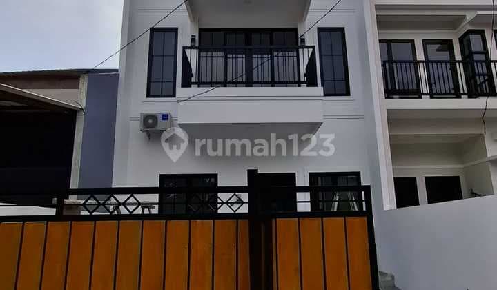 Rumah 2 Lantai Baru Semi Furnished SHM di Serpong Regency Melati Mas, Tangerang Selatan