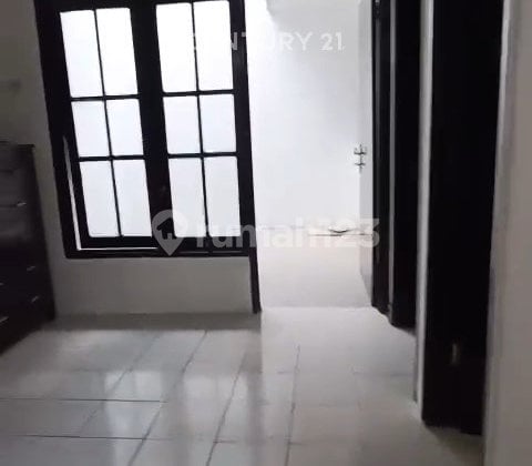 Rumah di Taman Lembah Hijau Lippo Cikarang