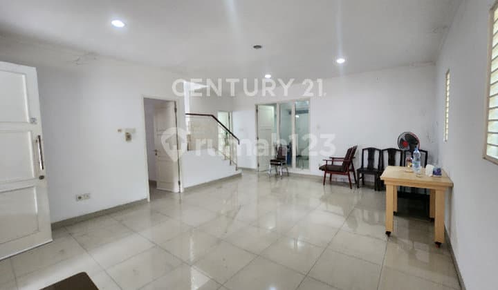 Nice 4-Bedroom House for 2-Year Rent in Florencia Cluster, Lippo Cikarang