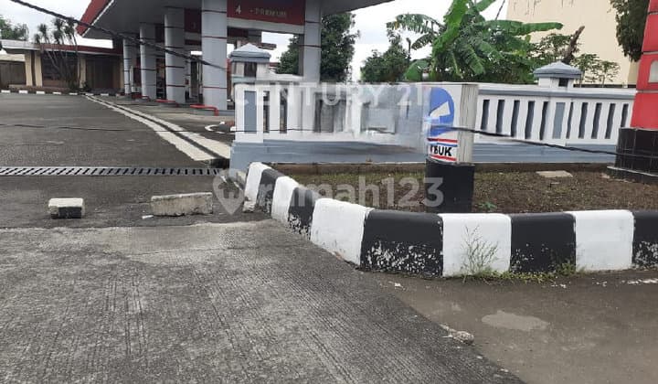 Land Area of 2,647 M² and Gasoline Station Building