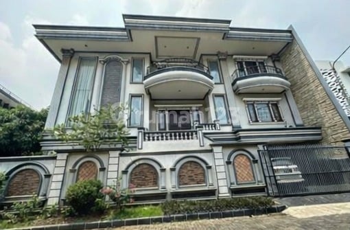 Rumah 3 Lantai Hook Dalam Perumahan Tanjung Priok, Jakarta Utara