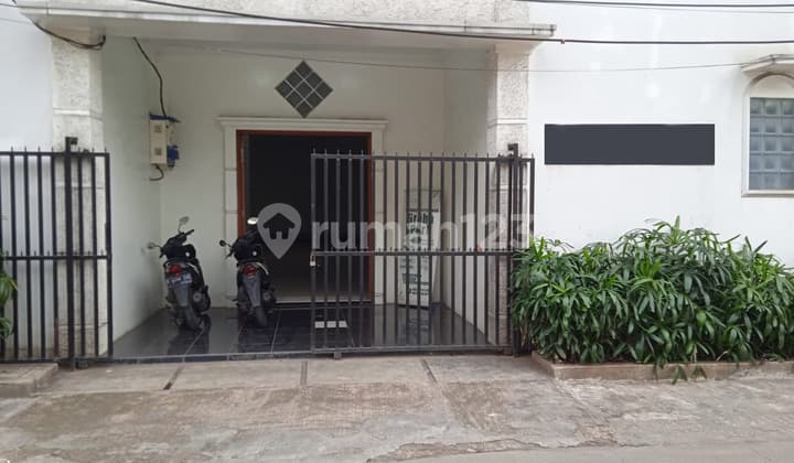 Ready-to-Use Multi-Purpose Shop House with Spacious Parking in West Bekasi, Bekasi