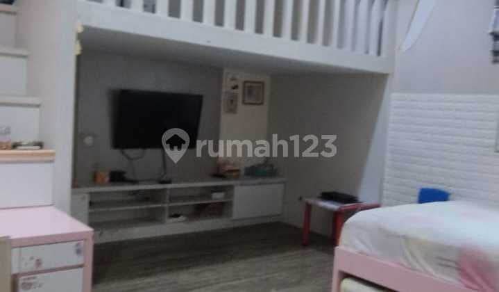 Rumah Mewah Rapi Siap Huni