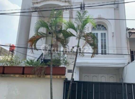 Rumah Kontrakan Bagus Semi Furnished HS Pondok Indah, Jakarta Selatan