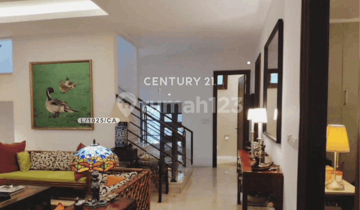 Rumah Town House 2 Lantai Semi Basement di Ciumbuleuit Bandung