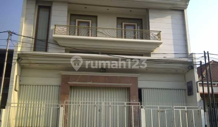 Dijual Ruko Lokasi Tengah Kota di Jl. Mayjend Sutoyo Semarang