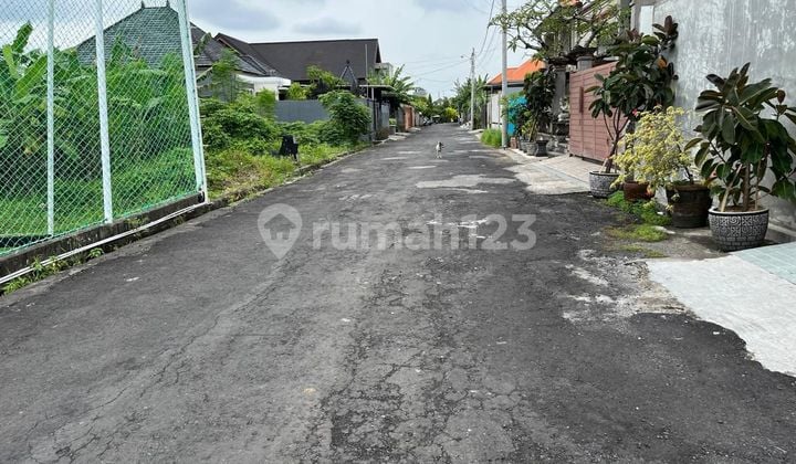 For Sale Land located in Badak Agung Renon, Denpasar. Very strategic location and in an elite residential area, suitable for a residence and elite boarding house. Close to the Denpasar City Government offices.