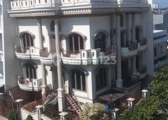 Dijual Rumah Mewat Semi Furnished Siap Huni