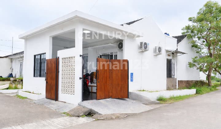 Hunian Minimalis Posisi Sudut Sepang Mountain