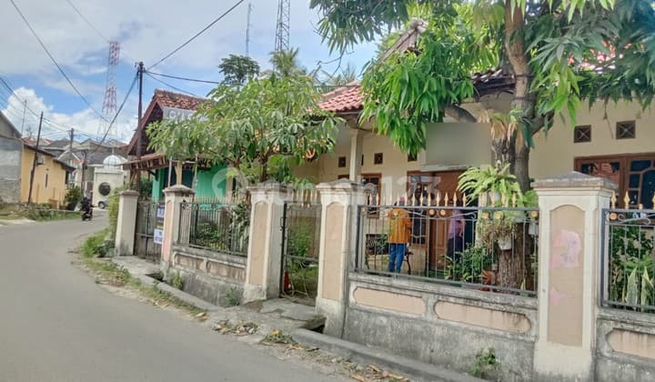 Hunian Plus Ruang Usaha Jalan Kelunjukan Ciracas