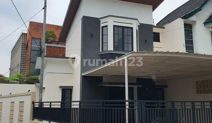 RUMAH BARU HOEK 2 LANTAI BUAH BATU MARGACINTA DEKAT AKSES TOL